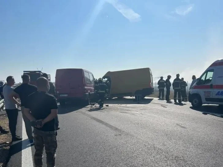 Srbija: Lančani sudar kod Šimanovaca - učestvovalo 14 vozila, 11 osoba povrijeđeno