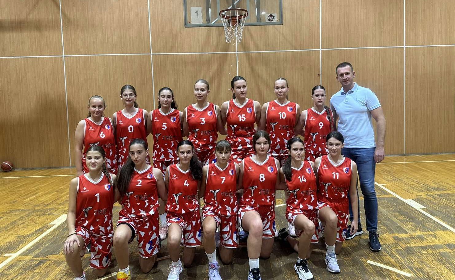 Mile Zoranović i Slavenko Ristić obezbijedili dresove za žensku ekipu Košarkaškog kluba Vlasenica