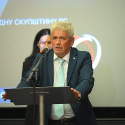 Završni skup RSS pred više stotina Prijedorčana, Slavenko Ristić poručio: Nismo došli da tražimo glas, nego budućnost za našu djecu!