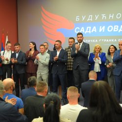 Završni skup RSS pred više stotina Prijedorčana, Slavenko Ristić poručio: Nismo došli da tražimo glas, nego budućnost za našu djecu!
