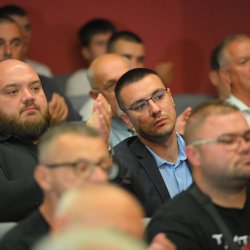 Završni skup RSS pred više stotina Prijedorčana, Slavenko Ristić poručio: Nismo došli da tražimo glas, nego budućnost za našu djecu!