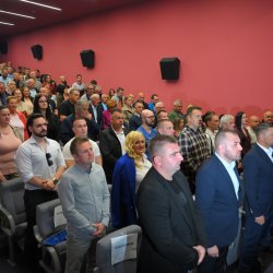 Završni skup RSS pred više stotina Prijedorčana, Slavenko Ristić poručio: Nismo došli da tražimo glas, nego budućnost za našu djecu!