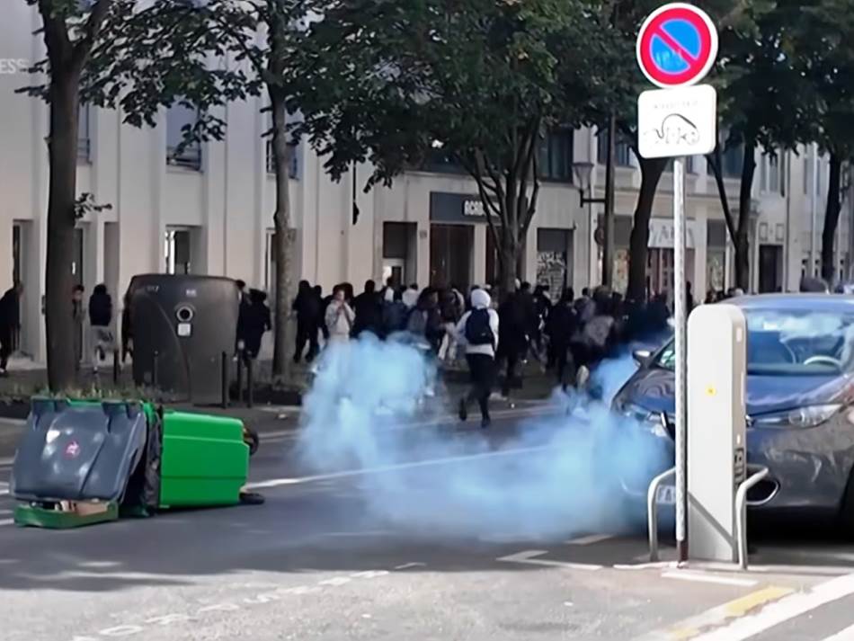 Protesti srednjoškolaca u Francuskoj prerasli u nasilje: Oko 400 škola zatvoreno, u dvije podmetnuti požari