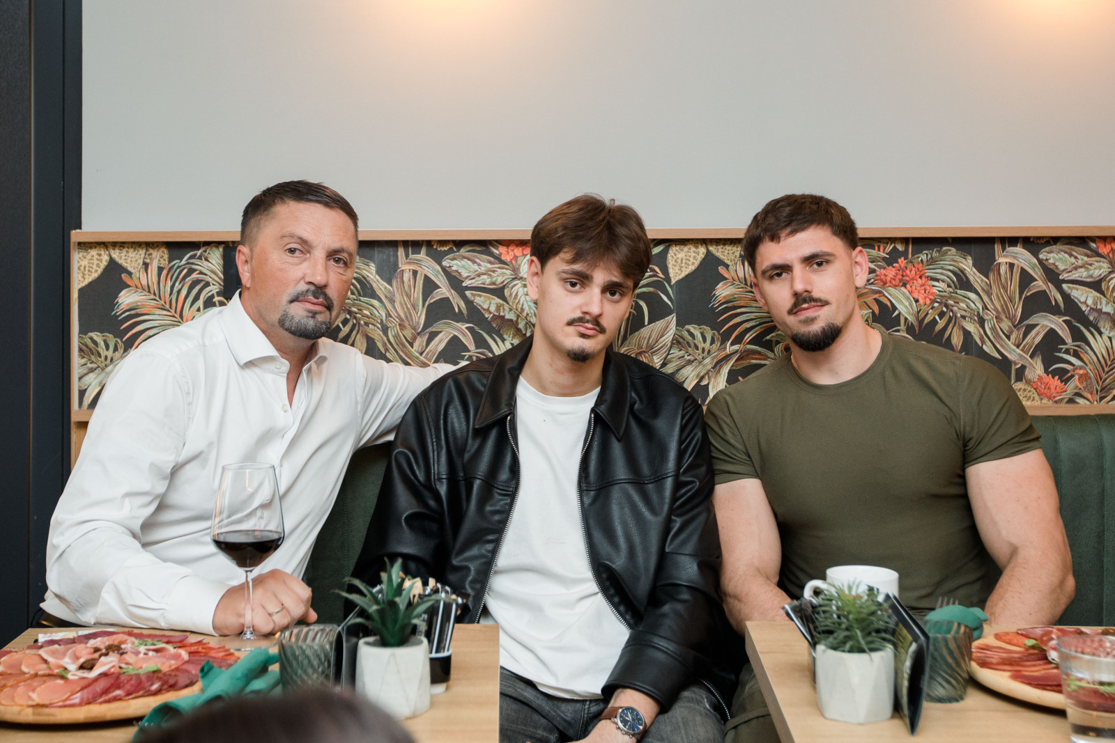 Predsjednik RSS Slavenko Ristić kampanju završio sa porodicom, prijateljima i komšijama u Bijeljini: Čovjek vrijedi onoliko koliko vrijedi ljudima oko sebe