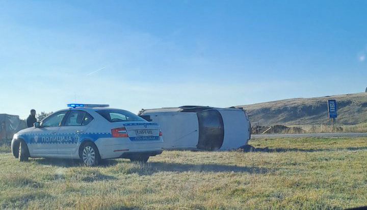 Sokolac: Vozilom sletio sa puta