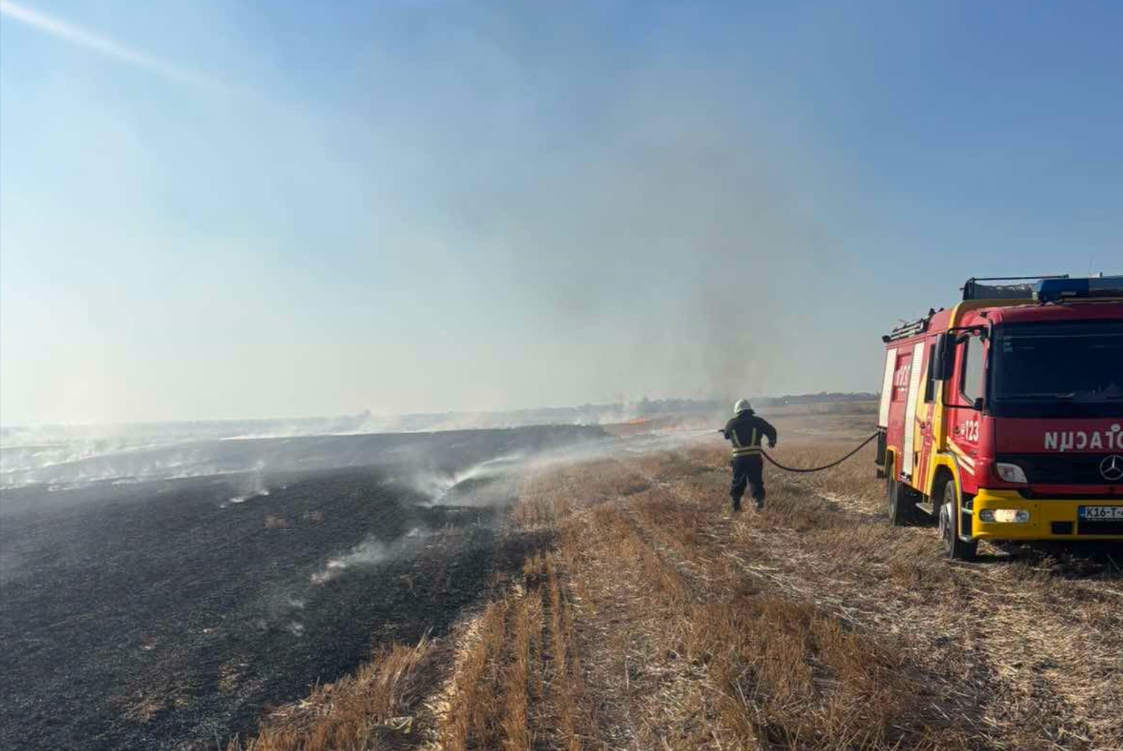Vatrogasci u Bijeljini intervenisali u Velinom Selu i Amajlijama (FOTO)