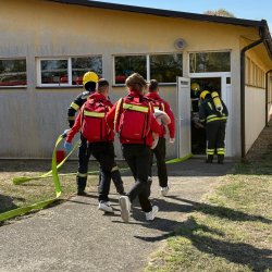 Simulacija požara u Ekonomskoj školi: Vatrogasci stigli za tri, a Hitna pomoć za manje od pet minuta