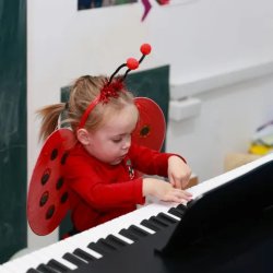Šarenilo maski, muzika i druženje: U „Zujalici“ održan maskenbal povodom Dječije nedjelje