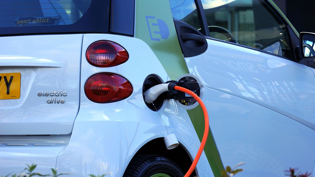 STRUJA PREUZIMA EVROPU Prodaja električnih automobila skočila za skoro 50%, dizelaši padaju u zaborav