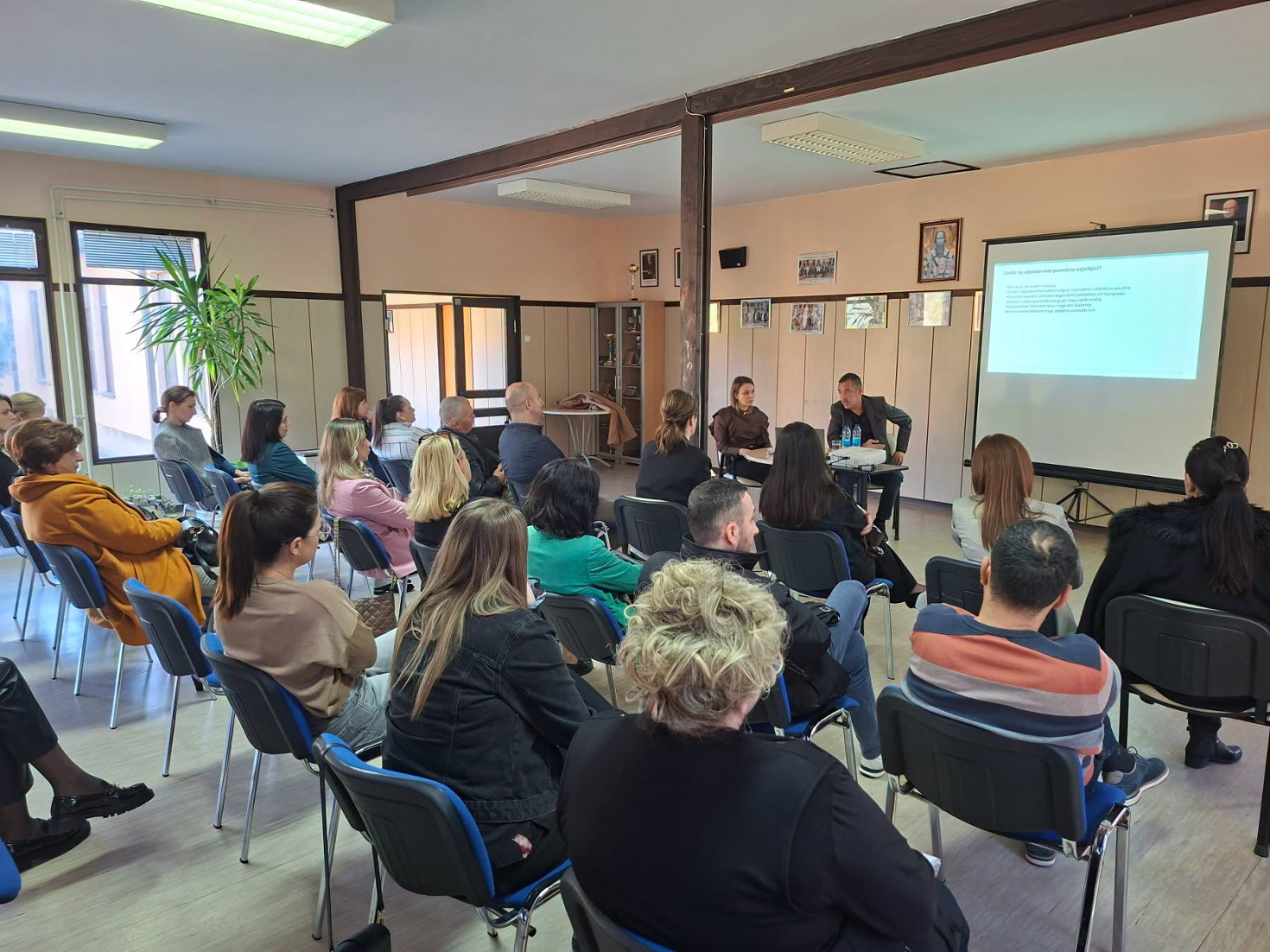 Ekonomska škola i bijeljinska bolnica organizovale edukaciju o prepoznavanju rizičnog ponašanja kod mladih