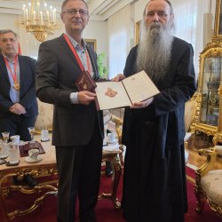 Mitropolit Fotije odlikovao četvoro bijeljinskih zdravstvenih radnika