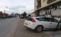 FOTO Nedostatak parkinga ne opravdava bahatost!