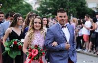 FOTO Maturanti Ekonomske škole prodefilovali gradom