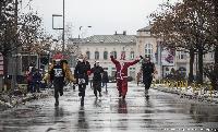 FOTO Humano i zabavno: Deda Mrazovi trčali Bijeljinom