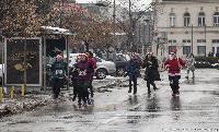FOTO Humano i zabavno: Deda Mrazovi trčali Bijeljinom