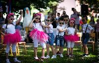 FOTO Rekordan broj učesnika: Venesa Bajrić, najmlađa na "Konferenciji beba" u Bijeljini