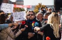 PROTEST građana na trgu u Bijeljini FOTO