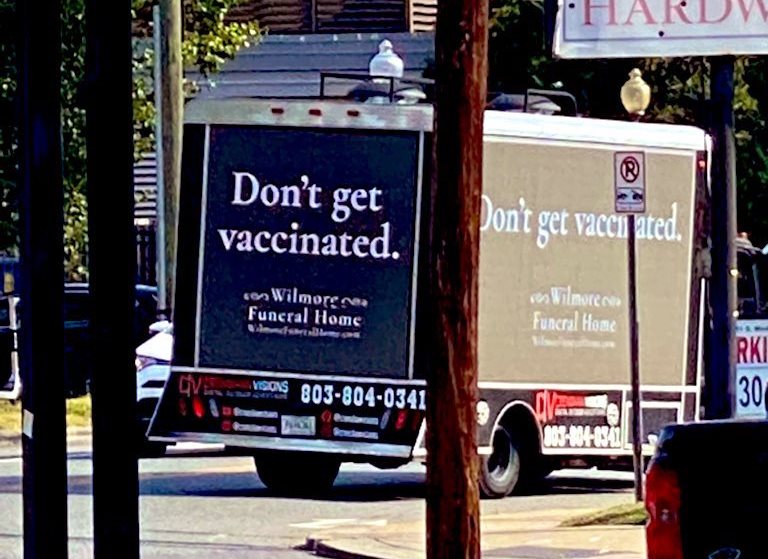 Bizarna reklama pogrebnog društva: "Nemojte da se vakcinišete"