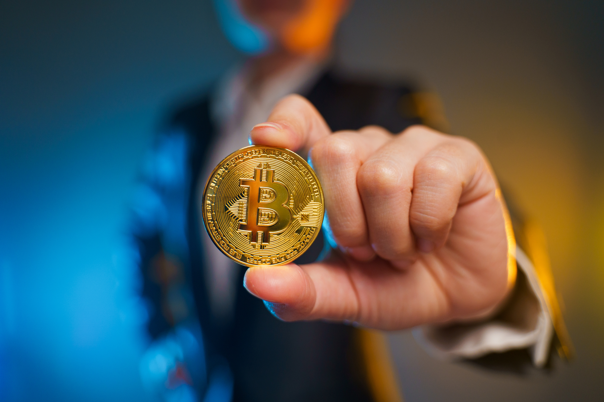 1000 биткоинов. Bitcoin фонд. Биткоин самолет. Биткоин 70000. Биткоин по 1000$ фото.