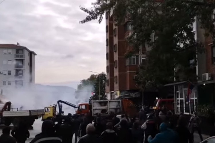 VIDEO Snimak haosa na ulicama Sjeverne Mitrovice
