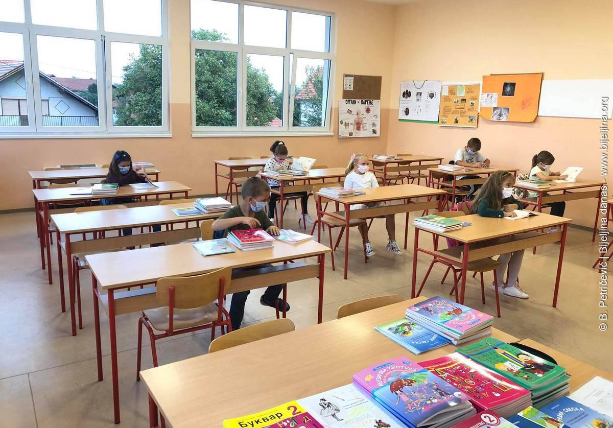 U padu broj zaraženih učenika i nastavnika u Srpskoj