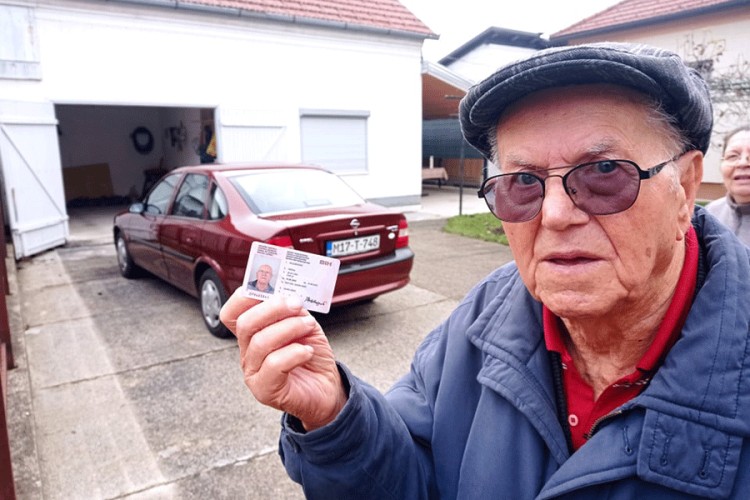 Sanjanin vozačku dozvolu produžio u 92. godini života
