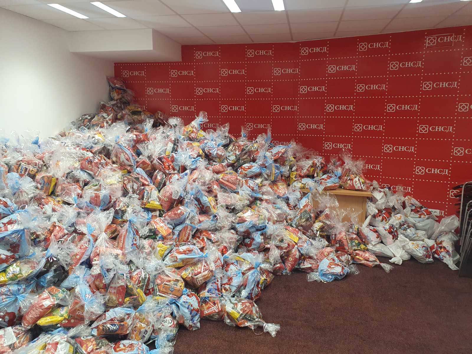 GrO SNSD Bijeljina podijelio tri hiljade paketića djeci u Semberiji