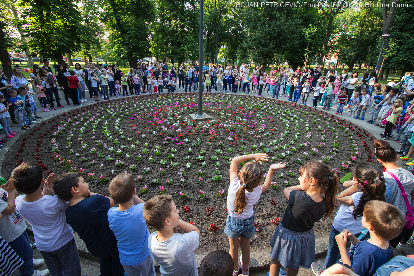 Porodični trenuci u Gradskom parku u Bijeljini