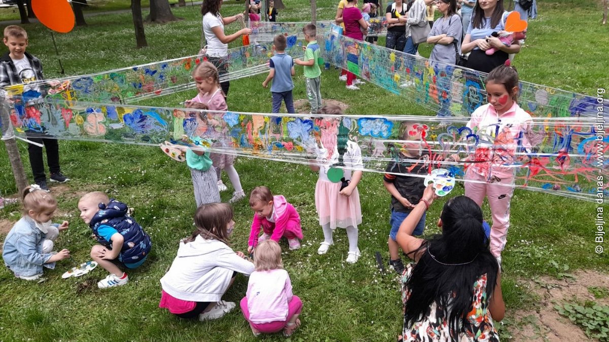 VRIJEDNOSTI KOJE TREBA DA NJEGUJEMO Porodični trenuci u Gradskom parku FOTO/VIDEO