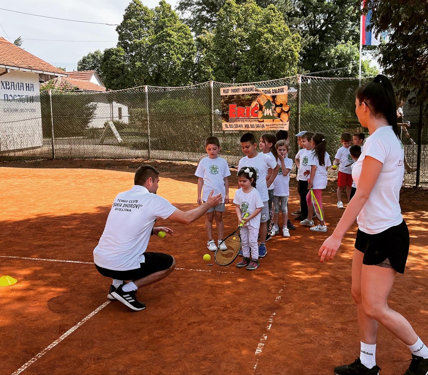 Bijeljinski mališani prvi put na teniskom terenu, u kome “čuči” budući Đoković?