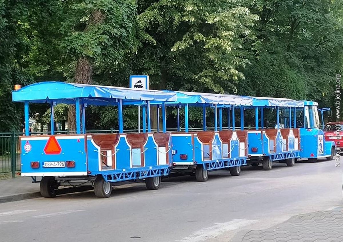 Turistički vozić Banje ''Dvorovi'' ponovo vozi ulicama Bijeljine