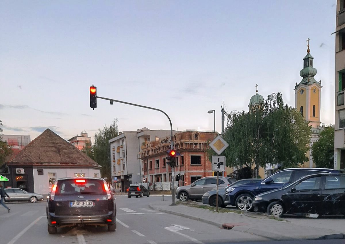 Semafor u ulici Miloša Obilića i okolina