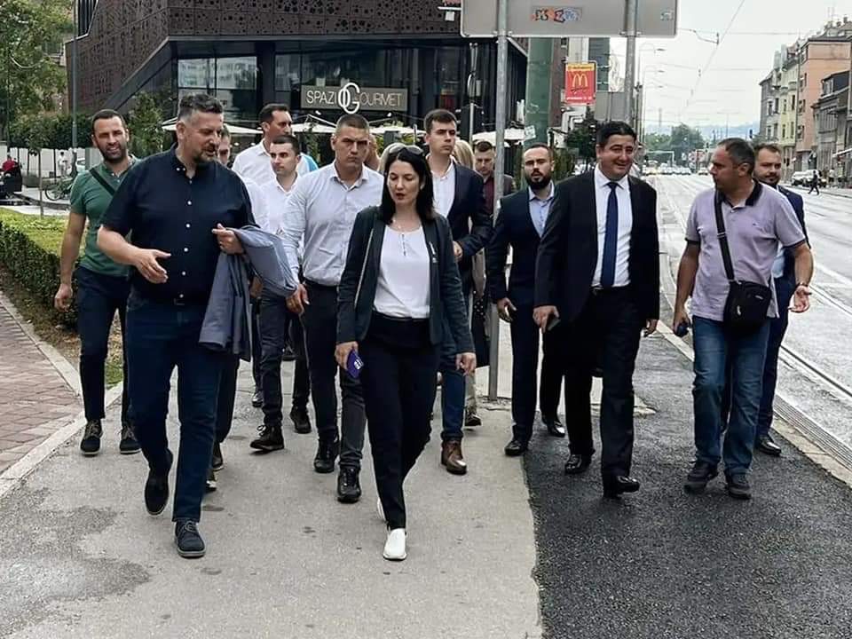VJERUJEMO U POBJEDU Jelena Trivić predala kandidatske liste PDP