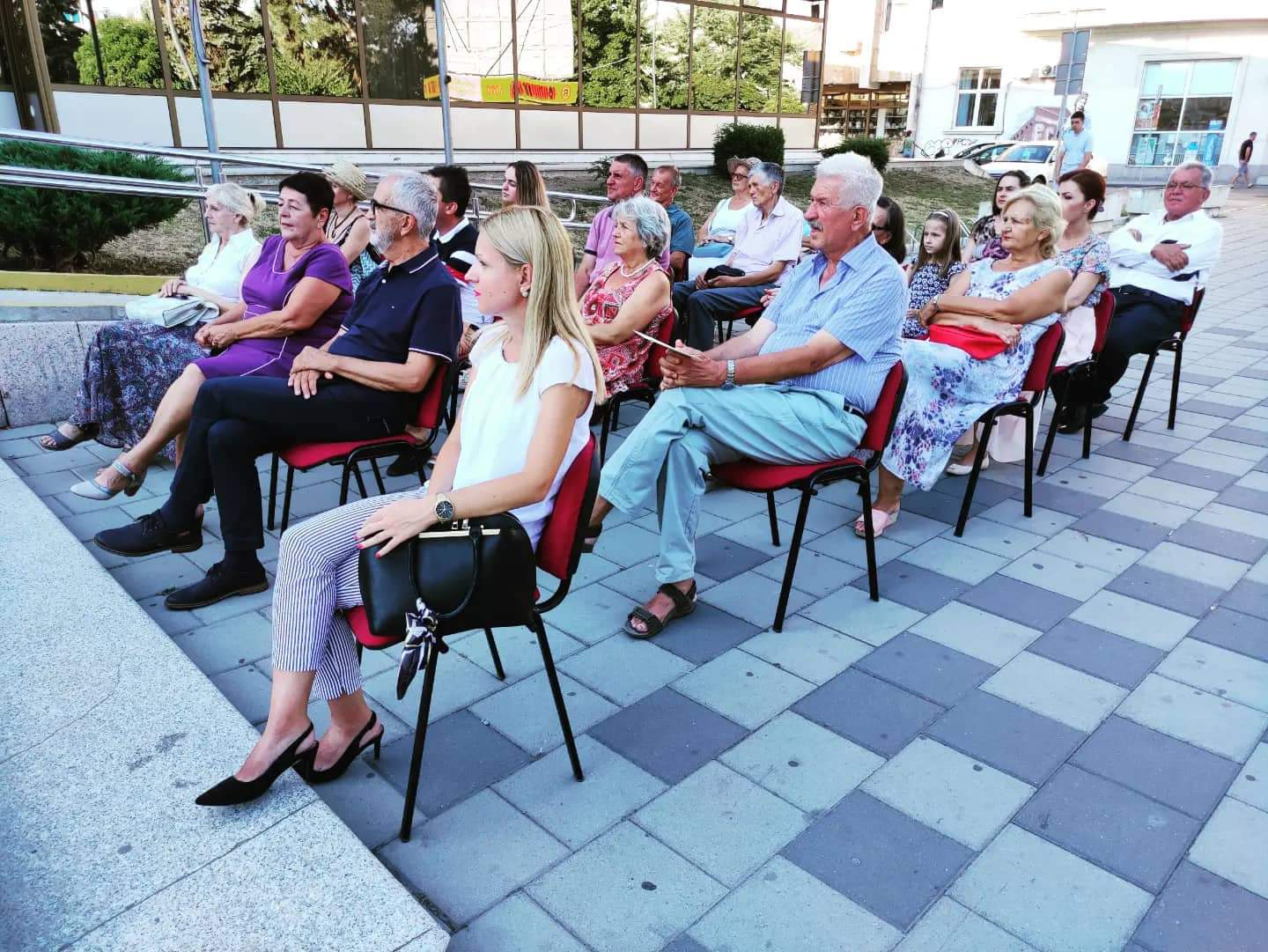 Žubor stihovanja u sembersko predvečerje