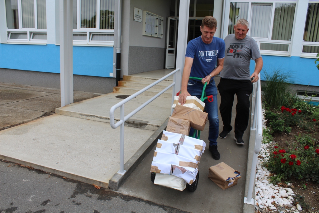Počela distribucija udžbenika školama u Bijeljini