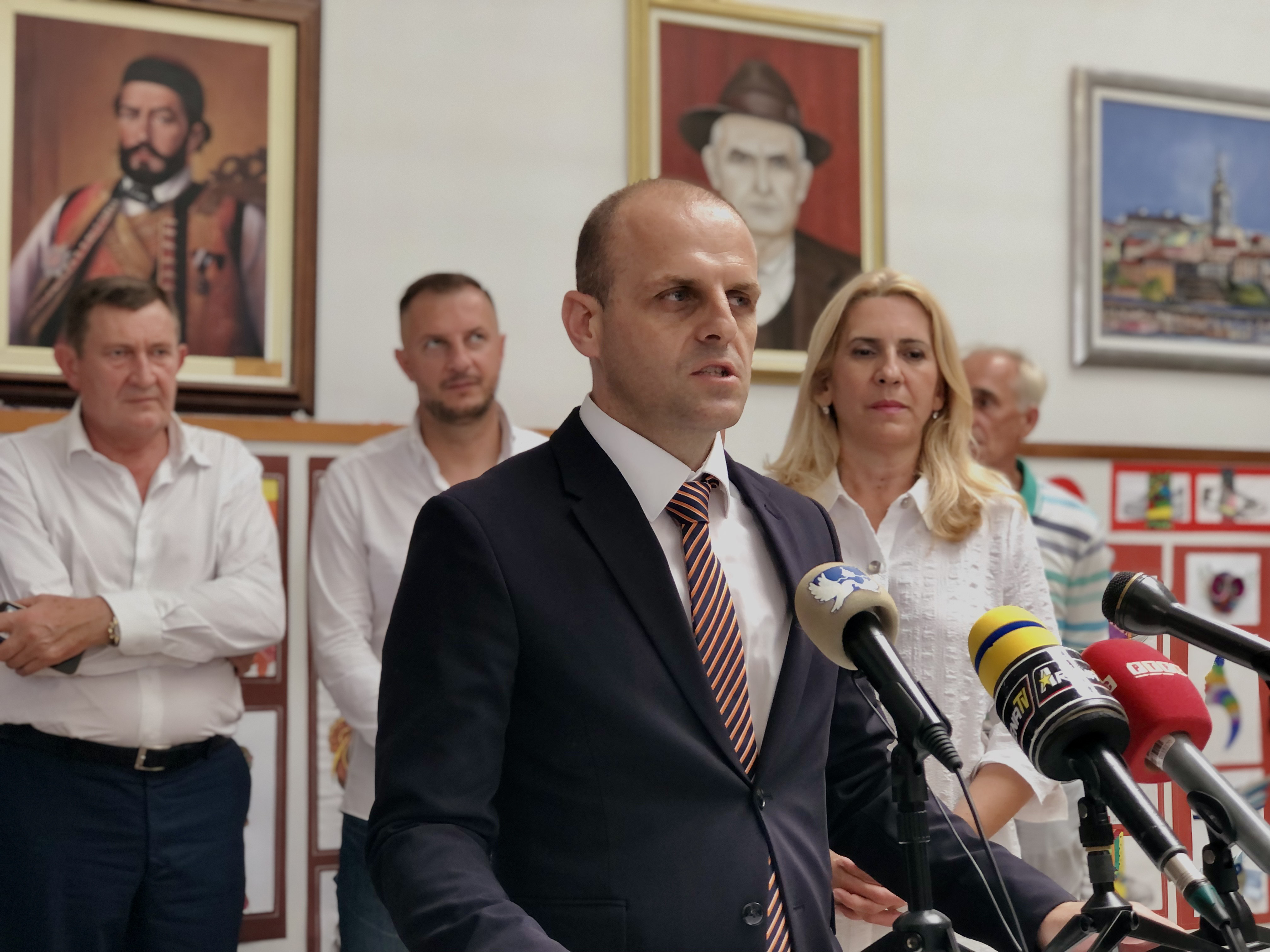 Poziv lokalnim vlastima da omoguće završetak izgradnje školske sale u Velikoj Obarskoj
