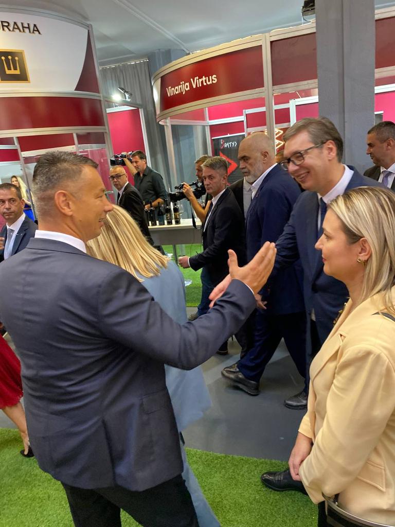 Nenad Nešić i Aleksandar Vučić razgovarali na Vinskom sajmu Otvorenog Balkana