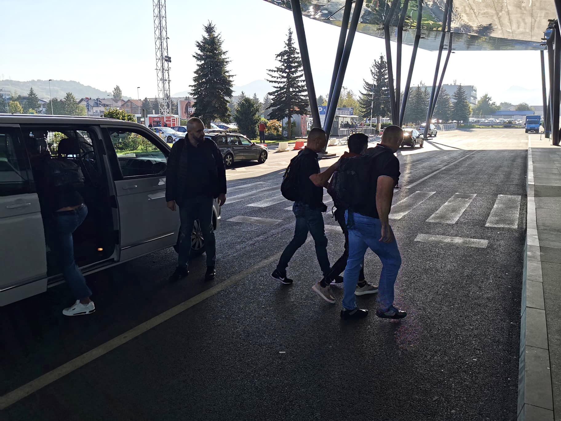 Iz BiH deportovana dvojica Marokanaca koji su narušavali sigurnosnu situaciju FOTO