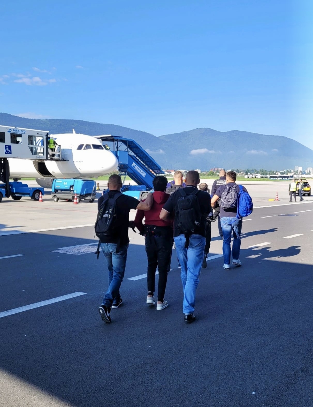 Iz BiH deportovana dvojica Marokanaca koji su narušavali sigurnosnu situaciju FOTO
