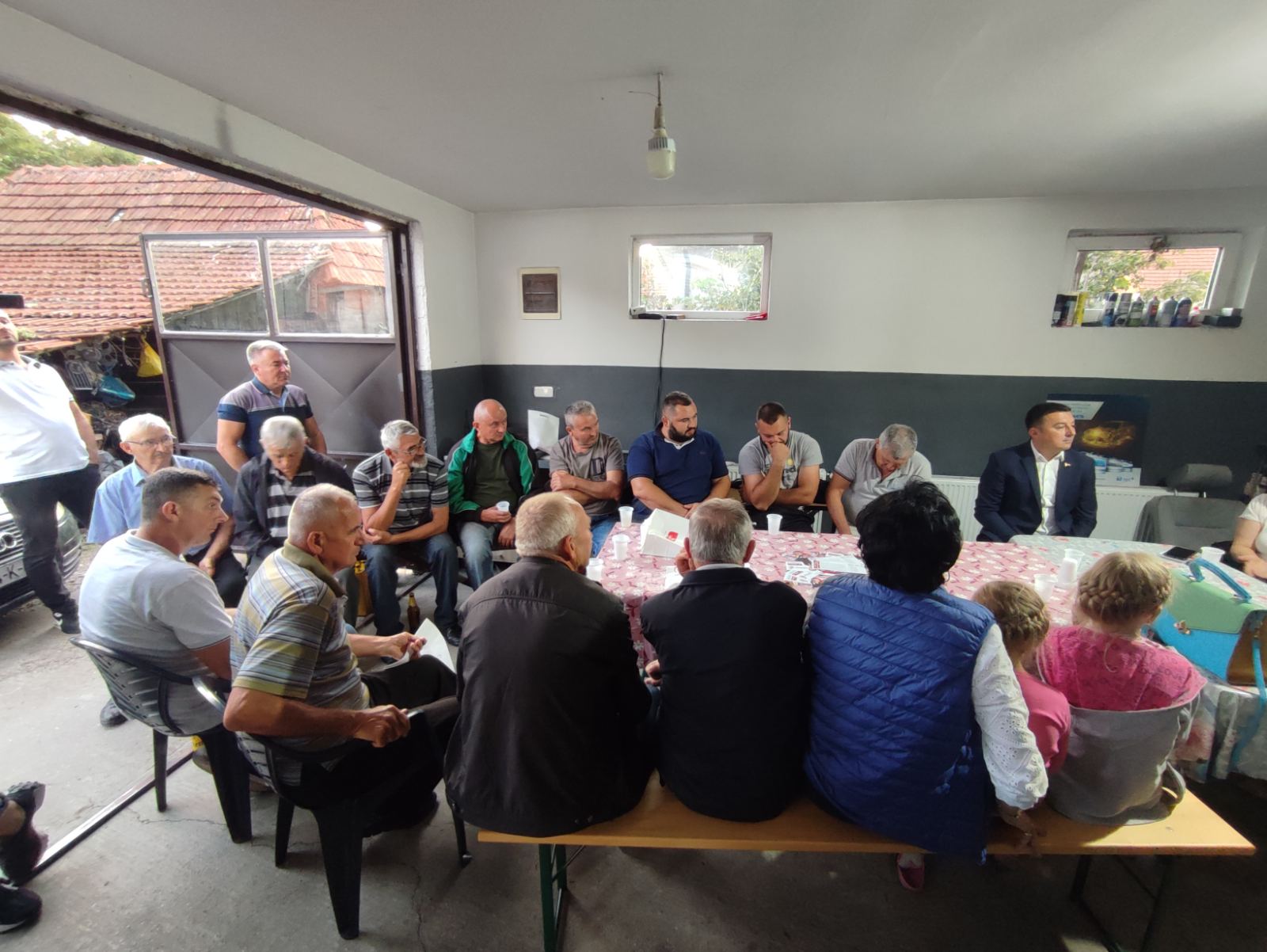 SNSD: Pokrećemo inicijativu za asfaltiranje puta Trnova-Zovac-Modran. Gradska uprava „zagubila“ projekat