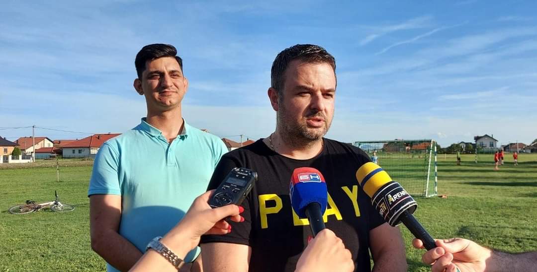Kandidati Pokreta Uspješna Srpska donirali sportsku opremu omladini MZ Ledinci