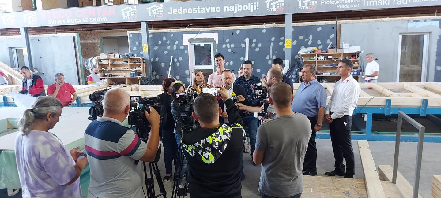Kandidati Pokreta Uspješna Srpska posjetili proizvodne pogone preduzeća "Steco centar"