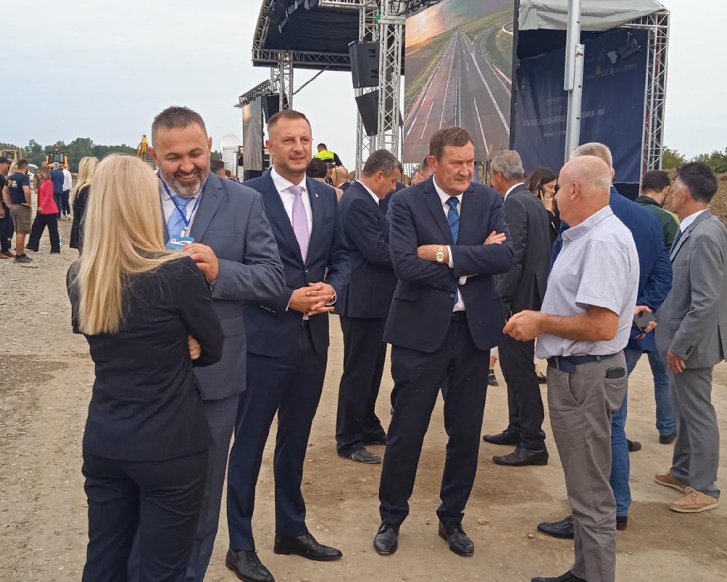 FOTO Cvijanović, Vučić i Dodik na ozvaničenju početka radova u Bijeljini