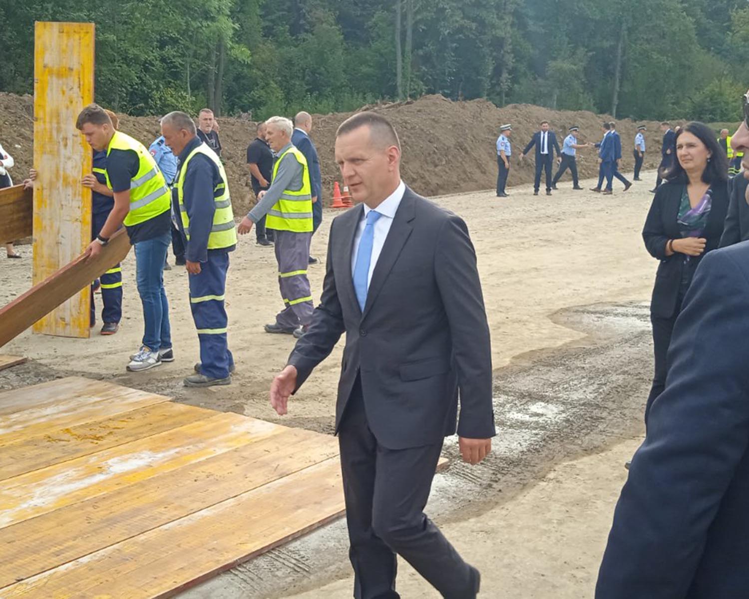 FOTO Cvijanović, Vučić i Dodik na ozvaničenju početka radova u Bijeljini