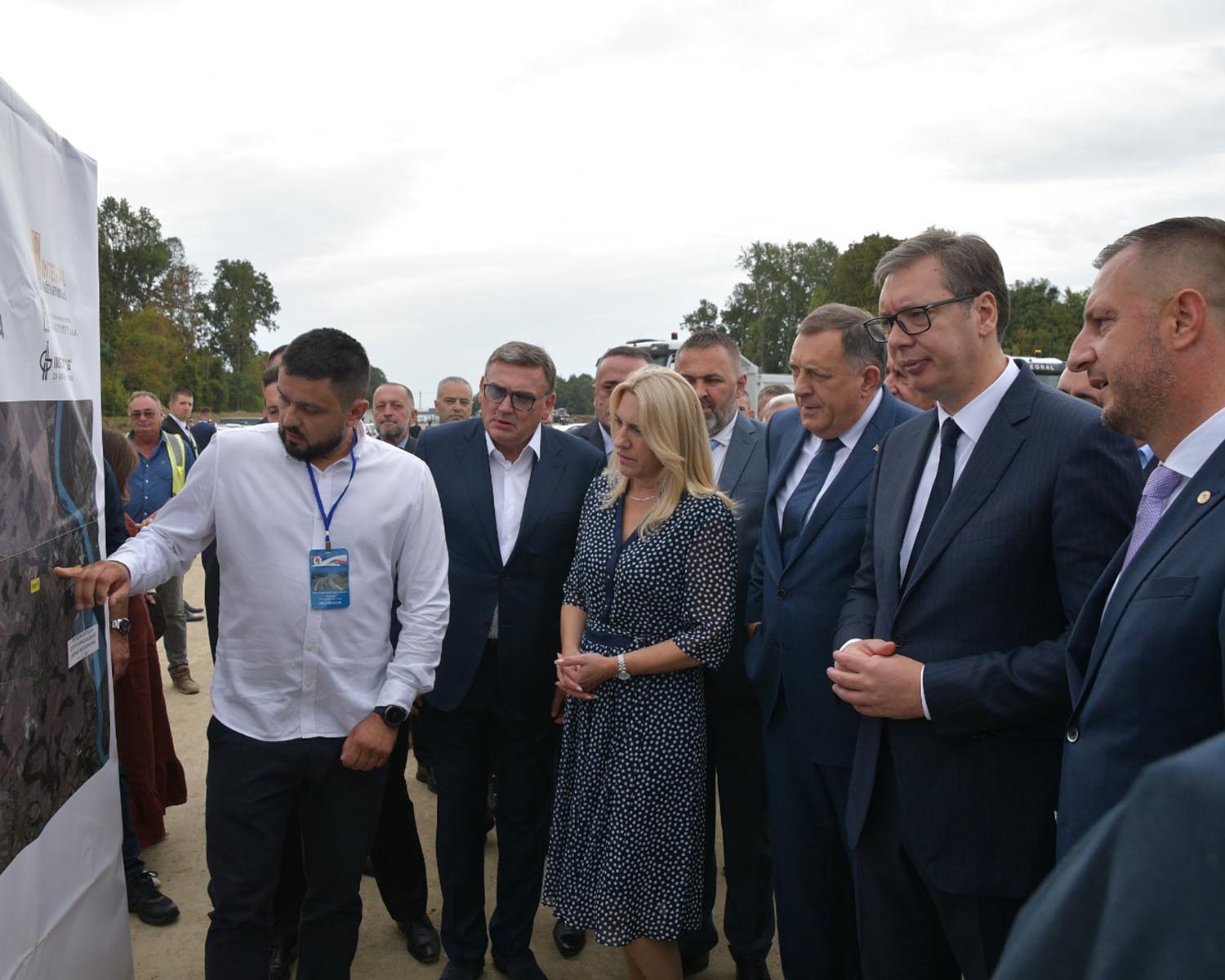 Vučić: Završetak dionice auto-puta Rača - Bijeljina za dvije i po do tri godine
