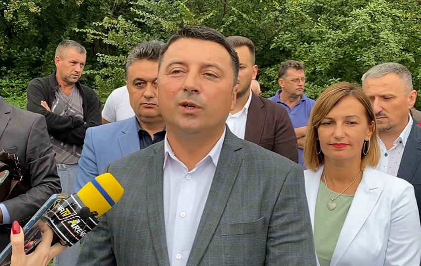 Kandidati SNSD-a pomažu građanima naselja Koviljuše