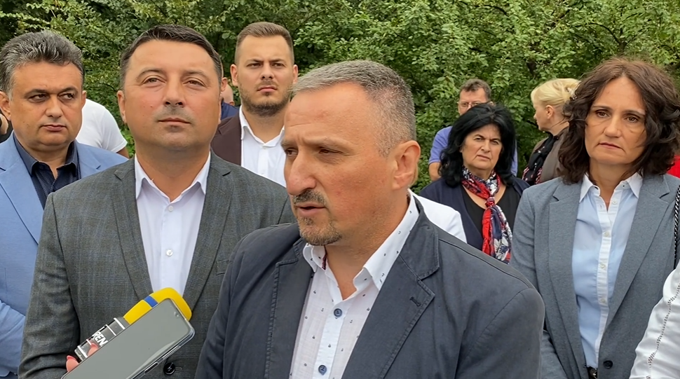 Kandidati SNSD-a pomažu građanima naselja Koviljuše
