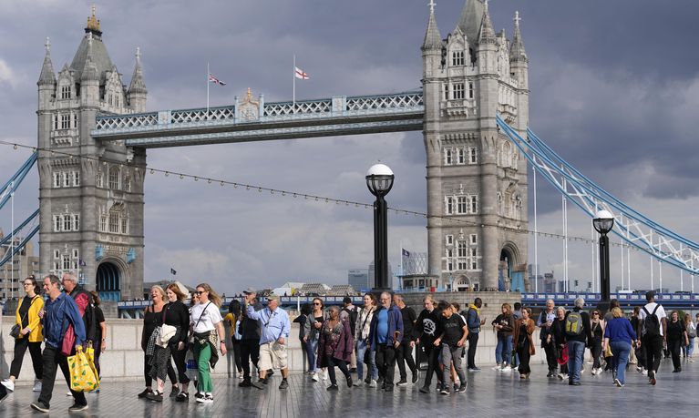 Kilometarski red ljudi koji se žele oprostiti od britanske kraljice