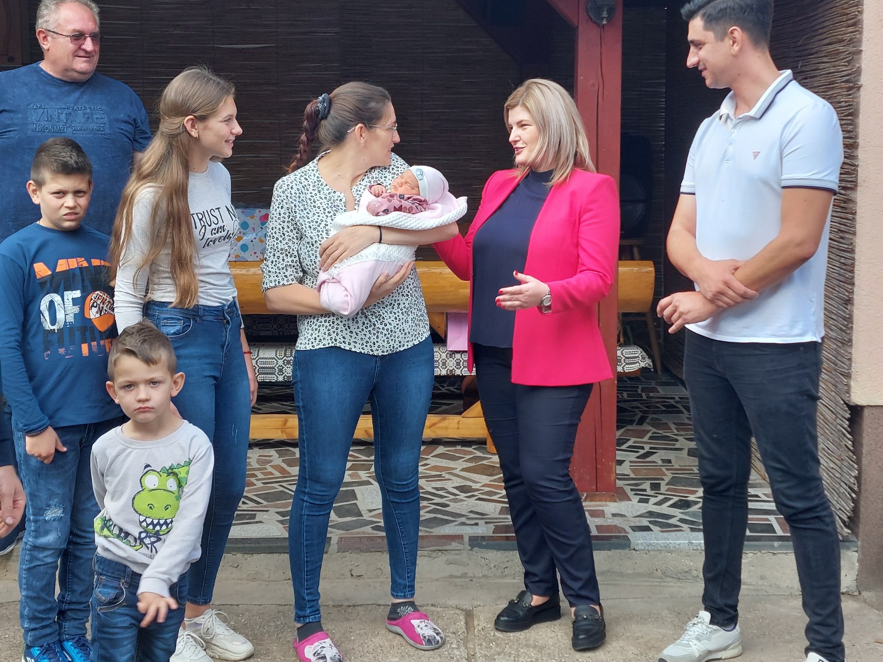 Kandidati PUS posjetili porodicu Simikić povodom rođenja petog djeteta