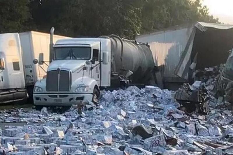 Autoput na Floridi zatvoren nakon što se iz kamiona prosula ogromna količina piva